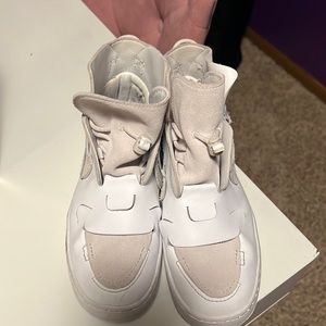 Very nice shoes.  it was too small and I couldn’t find the receipt.. it’s size 7